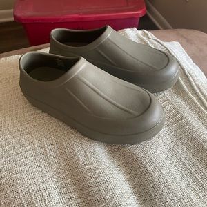 Zara Clogs